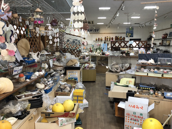 青島神社のお土産屋