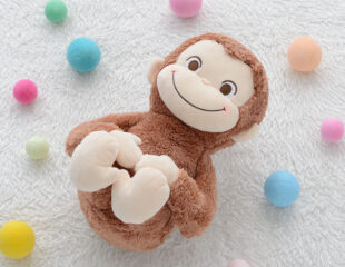 【プライズ情報】おさるのジョージ　赤いほっぺ　Lぬいぐるみ　ころりんポーズ